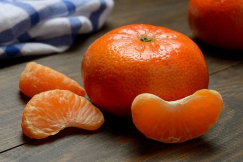 Clementine and clementine pieces, clementine