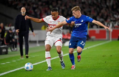 Duel, action Alexander Prass TSG 1899 Hoffenheim (22) against Jamie Leweling VfB Stuttgart (18)
