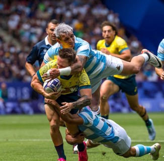 Jul 25, 2024-Paris, FRA, Men?s Pool B Rugby Seven: Team Australia back Corey Toole (3) (AUS) fights