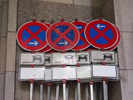 Many German no stopping signs