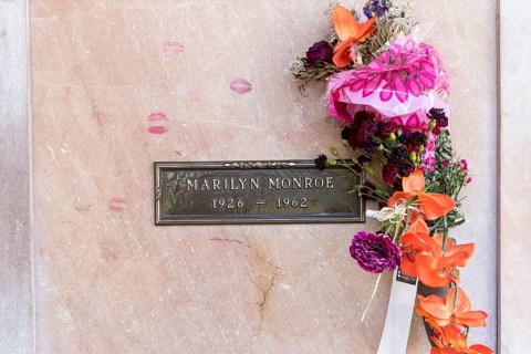 October 25, 2017, Los Angeles, California, USA: Actress Marilyn Monroe's crypt with flowers and