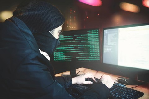 Shot from the Back to Hacker Breaking into Corporate financial Data Servers from His Underground