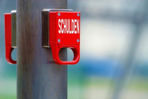 Emergency brake with the german word Schulden for Debts