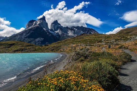 Mountaineers at Lago Nordenskjöld, Cuernos del Paine, Torres del Paine National Park, Patagonia,