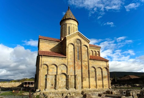 Three-aisled cross-domed church of Samtavisi, south façade with blind arches, Samtavisi, Inner