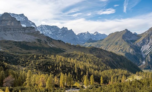 Mountain panorama with steep rocky peaks, yellow-coloured larches in autumn, view of Laliderspitze,