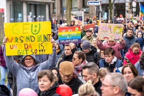 Pupils demonstrate against right-wing extremism, under the motto Schule bleibt Bunt (school remains