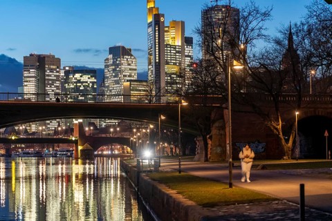 Skyline of the city centre of Frankfurt am Main, cycle and footpath, promenade, along the river