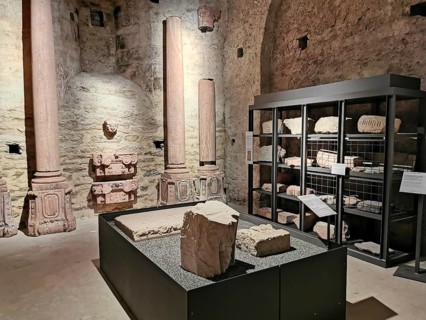 Lay refectory, exhibition of historical wine presses from the period 1668 to 1801, Eberbach