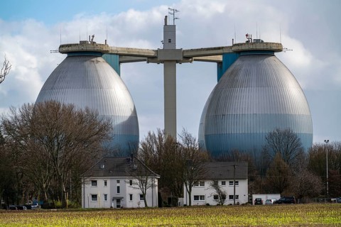 Residential buildings, digestion towers, sewage treatment plant of the Emschergenossenschaft in the