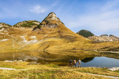 The Austrian alphorn trio Klangholz plays the alphorn at Lake Augstsee on Mount Loser. Mount