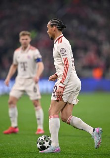 Leroy Sané FC Bayern Munich FCB (10) Action on the ball Joshua Kimmich FC Bayern Munich FCB (06)