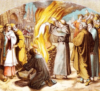 Luther publicly burns the papal bull of excommunication from Pope Leo X, Decet Romanum Pontificem,