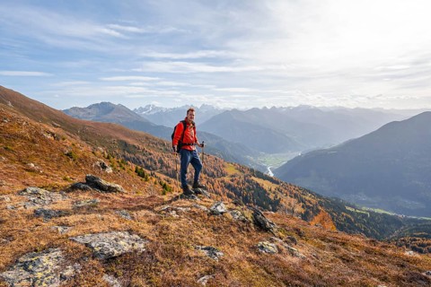 Mountaineer in front of mountain panorama, view from Venet into the Upper Inn Valley, in autumn,