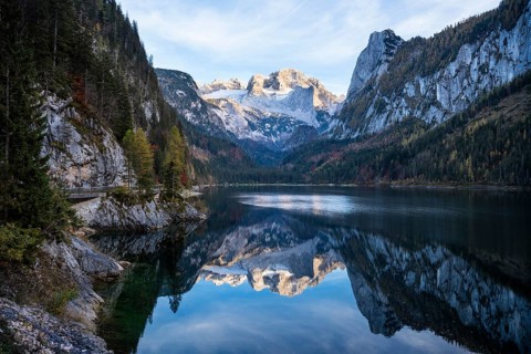 The Vordere Gosausee lake in autumn with a view of the Dachstein mountain range. The Gosaukamm on