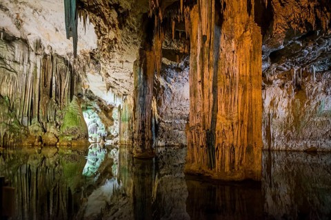 Huge stalactites and underground lake, stalactite cave, Grotta di Nettuno, Neptune Grotto, Capo