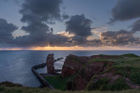 Evening shot, Lange Anna Felsen, red sandstone cliff, Lummenfelsen, cloudy sky, Helgoland Oberland,