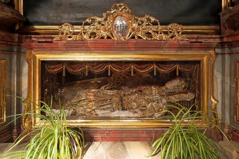 Richly beaded relic of the Mattyrian and St Felix in a reliquary, St Andreas, St Mang Church,