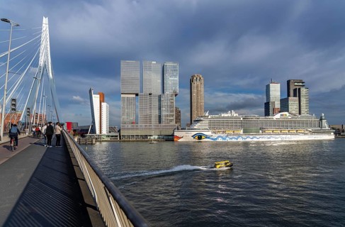 Rotterdam, skyline at the Nieuwe Maas, Erasmus Bridge, skyscrapers at the Kop van Zuid district,