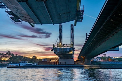 New construction of the motorway bridge Neuenkamp of the A40, over the Rhine near Duisburg, evening