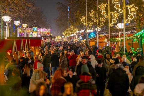 Christmas market on Königsstraße in the city centre of Duisburg, pre-Christmas season, Christmas