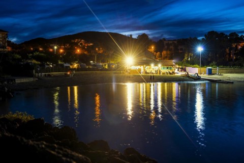 Beach bar, Cap du Dramont, blue hour, Massif de l'Esterel, Esterel Mountains, Département Var,
