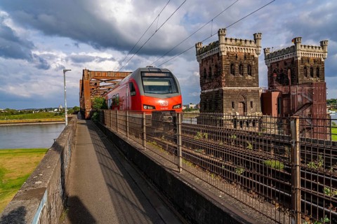 The railway bridge Duisburg-Hochfeld-Rheinhausen, over the Rhine, regional trains and many goods