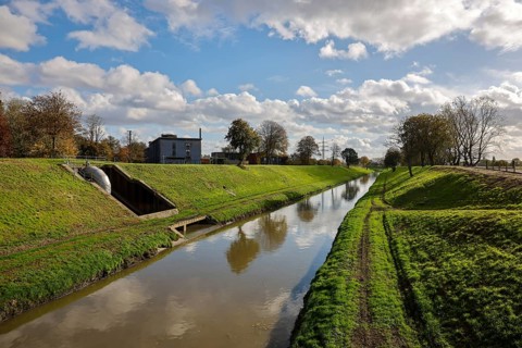 28.10.2020, Oberhausen, Ruhr area, North Rhine-Westphalia, Germany - Emscher, in this not yet