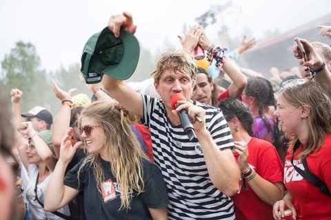 Beat Schmutz, singer of the band Schmutzki on the beach in front of the Becks Beach Stage at the