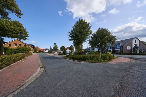 Residential area, residential building, trees, blue sky with fair weather clouds, intersection