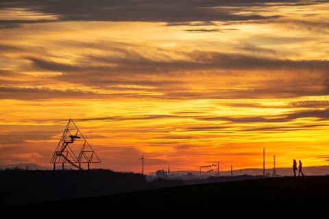 Red evening sky, sunset, view from the Mottbruch slagheap in Gladbeck, to the west, to the slagheap