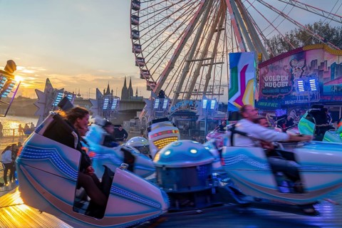 Deutz funfair on the Rhine, at Easter, funfair, break-dancer ride, Ferris wheel, Cologne Cathedral,
