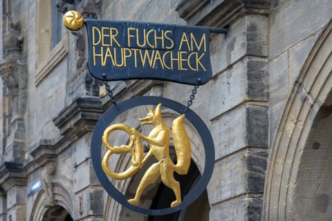 Figure of a fox with a pretzel, nose sign of a bakery, Hauptwachstr. 13, Bamberg, Upper Franconia,