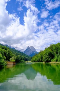 Riessersee near Garmsch-Partenkirchen in front of the Waxensteinen, Upper Bavaria, Bavaria,