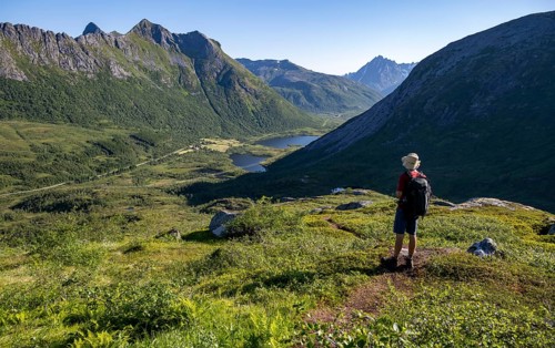 Mountaineers on a hiking trail to the summit of Rundfjellet, mountain landscape and valley with