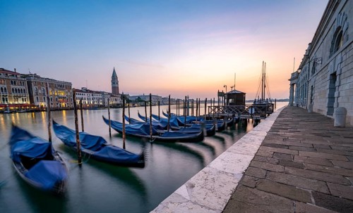 Venetian gondolas, boat dock at the customs office on the Grand Canal, Gondola Traghetto Dogana,