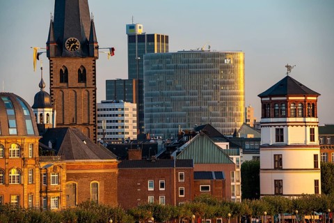 Skyline of Düsseldorf on the Rhine, old town, riverside promenade, GAP 15 building, castle tower,