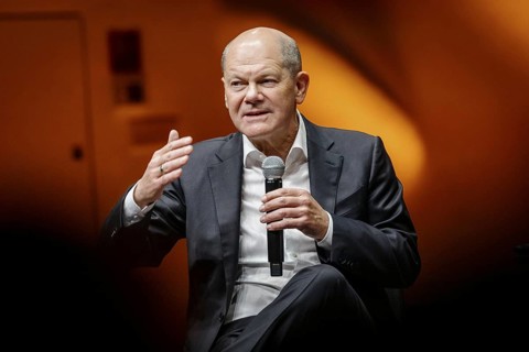 Discussion panel Olaf Scholz (SPD), Federal Chancellor, with author Juli Zeh (not pictured) in