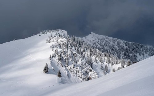 Mountain landscape in the snow, mountain peaks Tanzeck and Aiplspitz, dramatic clouds,