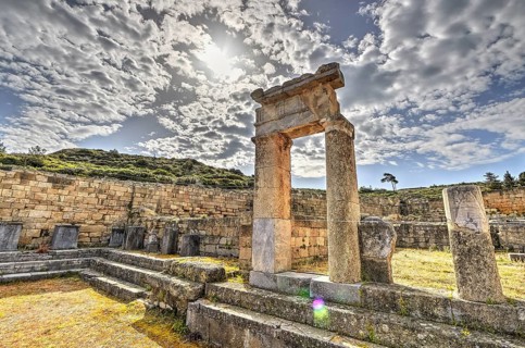 HDR, Super wide angle shot, Ancient ruins with stone walls and columns under a sunny sky with