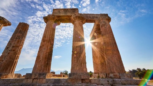 Archaic Temple of Apollo, Doric columns, Rays of light breaking through the columns of a ruined