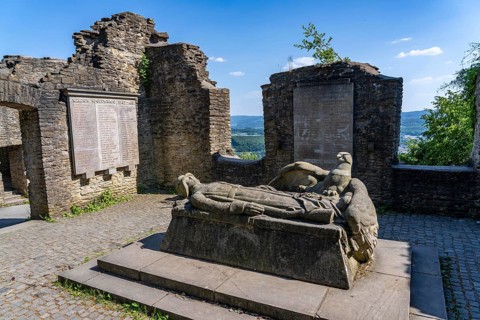 Ruins of Hohensyburg Castle, near Dortmund, war memorial by Friedrich Bagdons, for the fallen of