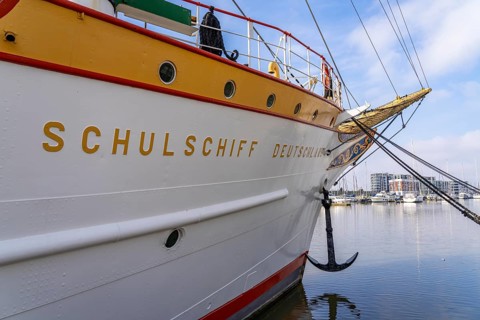 New harbour, harbour basin, harbour district, residential buildings, office buildings, marina and