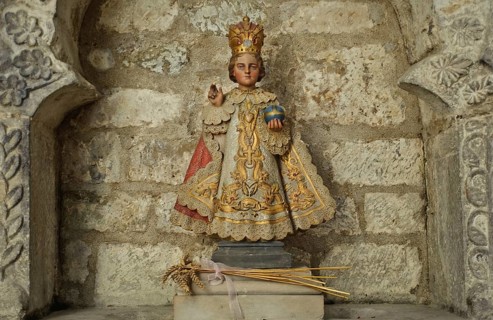 Copy of a statuette representing Jesus Christ as a child. It is called the Little Jesus of Prague.