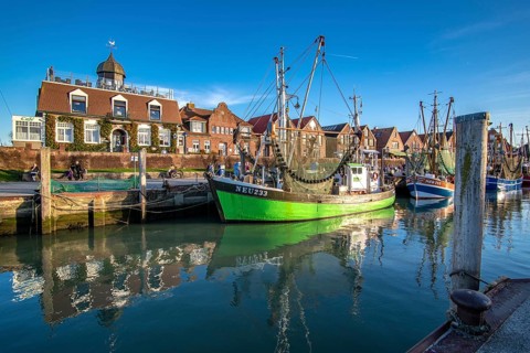 The harbour of Neuharlingersiel, East Frisia, Lower Saxony, fishing boats, fishing cutter,