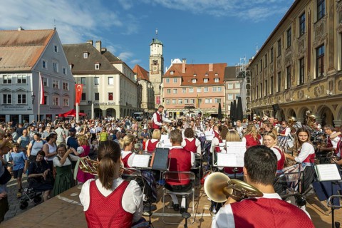 Music band on the market square, Fishermen's Day in Memmingen, Unterallgäu, Allgäu, Bavaria,