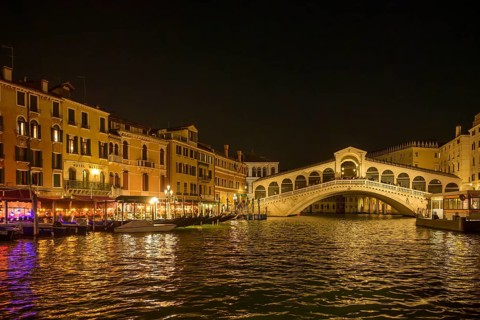 Night shot of the Rialto Bridge from the vaporetto, Venice, Metropolitan City of Venice, Italy,