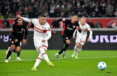 Penalty, Penalty kick, Goal kick Action Goal chance Ermedin Demirovic VfB Stuttgart (09) MHPArena,
