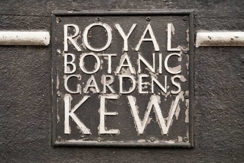 Signpost Royal Botanic Gardens (Kew Gardens), UNESCO World Heritage Site, Kew, Greater London,