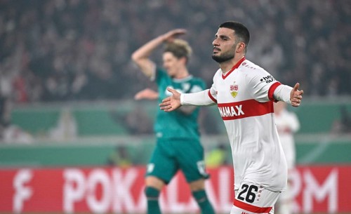 Deniz Undav VfB Stuttgart (26) Goal celebration Kristijan Jakic FC Augsburg FCA (17) disappointed